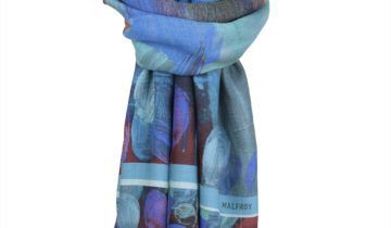 Echarpe en laine et soie 67×180 imprimée Virevolte de l’artiste Thuy – Bleu