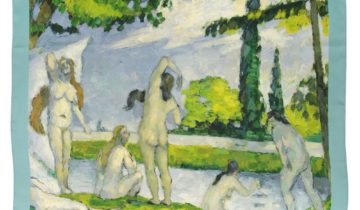 Carré de soie 67, twill de soie imprimé Cézanne Baigneuse – Bleu Ciel