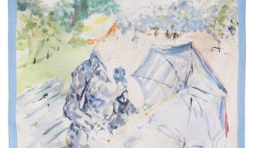 Carré de soie 67, twill de Soie imprimé Morisot, Avenue des Bois – Bleu