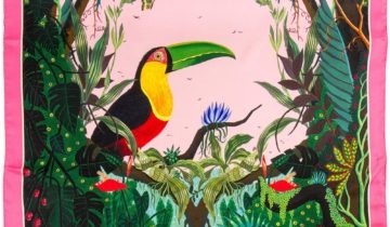 Carré de soie 67, twill de Soie imprimé Toucan, de l’artiste Alain Thomas – Rose